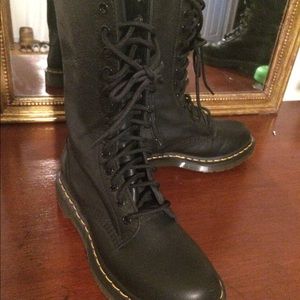 Dr Martens Air Walk boots